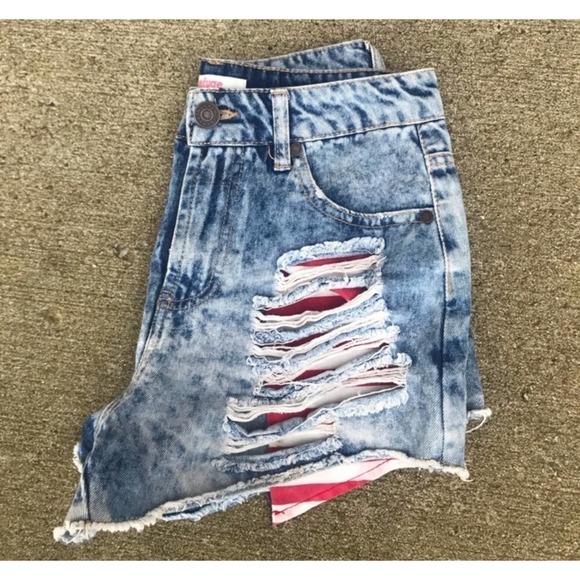 Refuge, Distressed denim shorts   size 2 - Picture 7 of 10